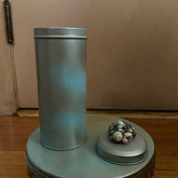 Treasure Keepsake Tin decorated with semi precious stones - Picture 5 of 6